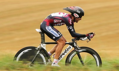 Carlos Sastre : Concentré lors d'un contre-la-montre.
