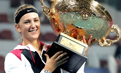 Victoria Azarenka : Trophée en main.
