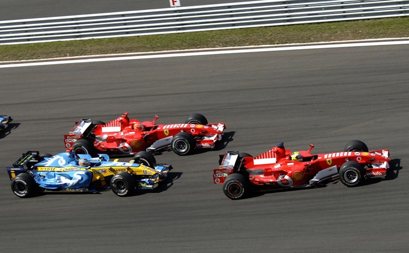 The two Ferraris are on the first line during the Turkish Grand Prix.