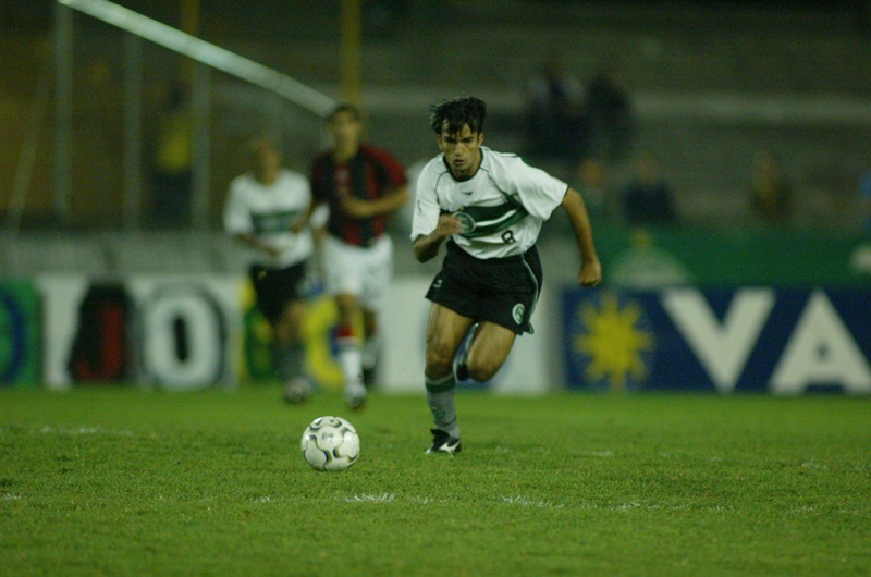 Roberto Brum: Athletic prowess and determination.